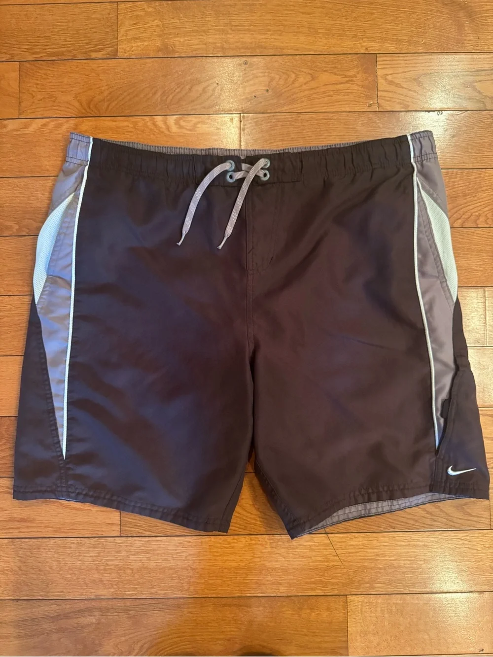 Nike Gray & White Swim Trunks Size Large – Great Used Condition